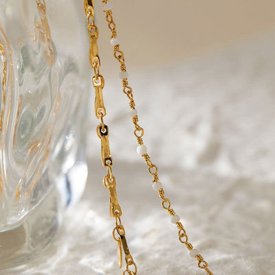 Close-up of beach layered retro copper plating 18K gold anklet with intricate chain design