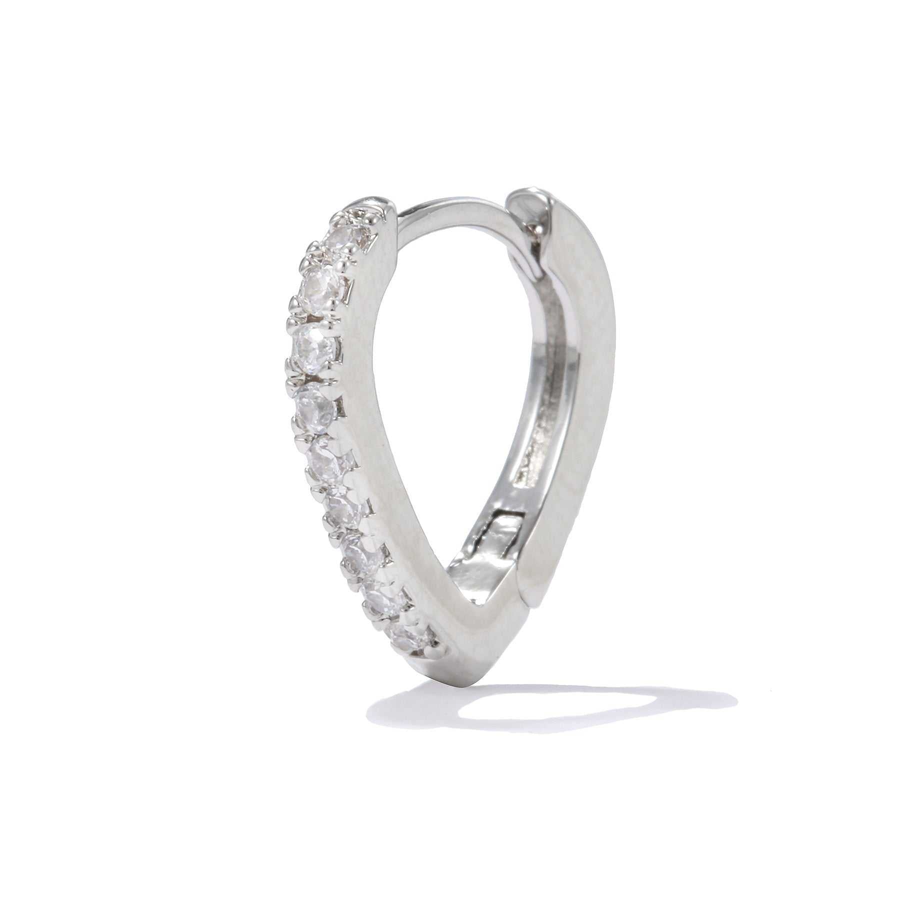 Simple silver heart-shaped ear clip with clear stones, summer cool love style, copper electroplated jewelry for women