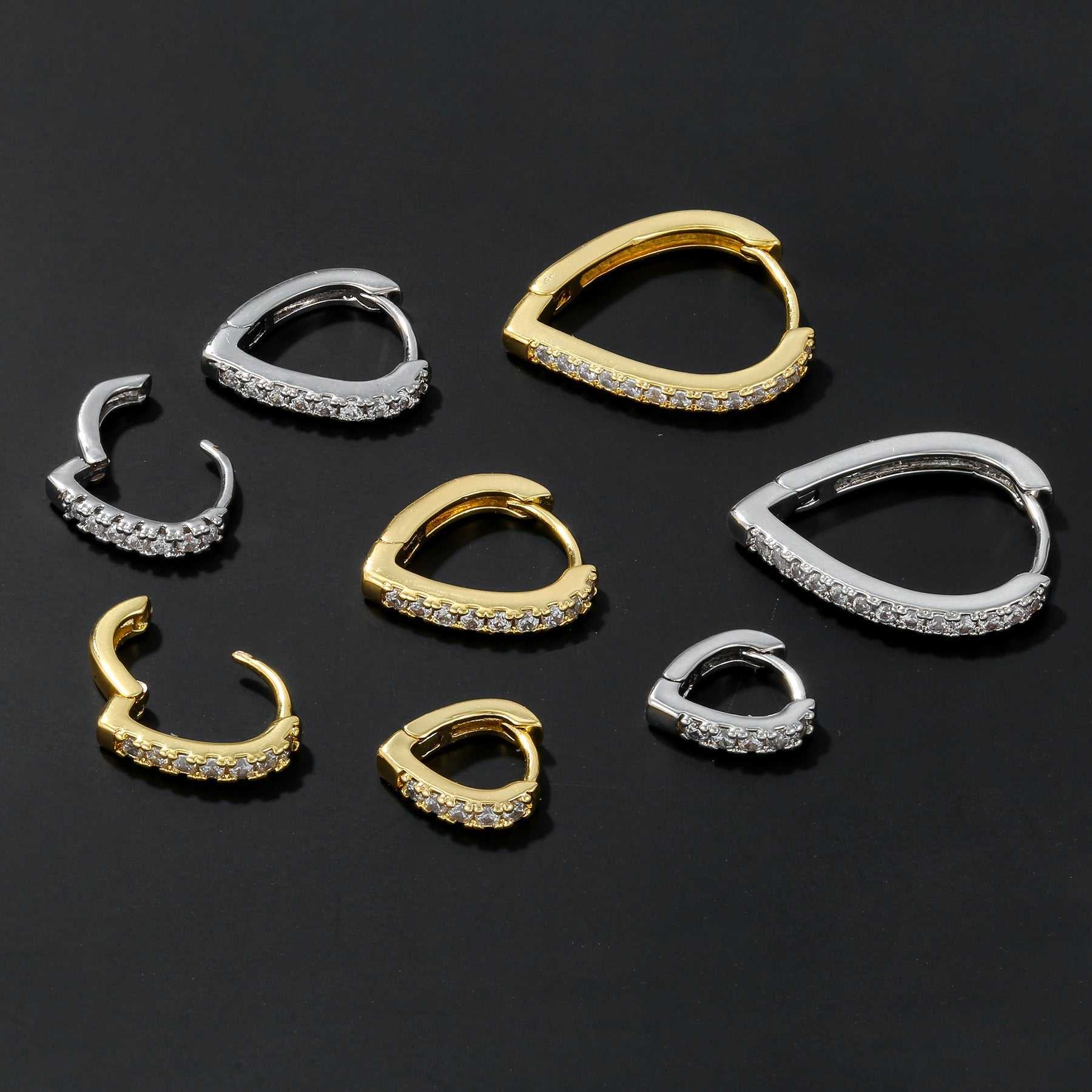 Simple temperament summer cool love ear clip in gold and silver with heart-shaped geometry design and rhinestone accents.